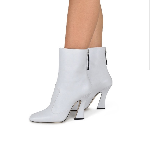 FENDI FFREEDOM CALF LEATHER 105 BOOTIES IN WHITE WITH CONTOURED HEEL SIZE 8 1/2 - Picture 2 of 15